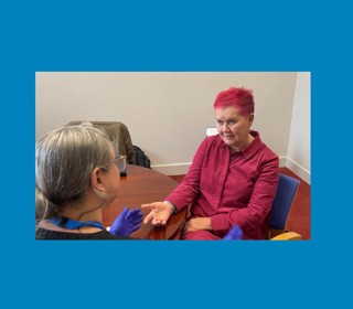 Cllr Mhairi Doyle taking an HIV Test